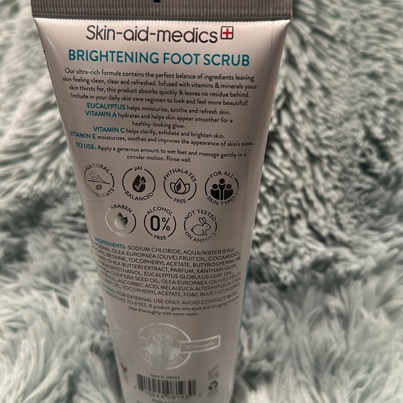 Skin-Aid-Medics Eucalyptus Brightening Foot Scrub with Vitamin A, C, E. 10.5 oz - Picture 4 of 5